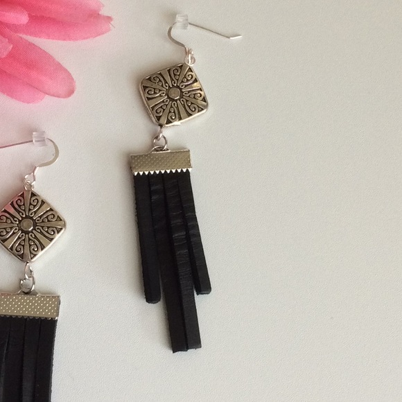 925 SS Leather Tassel Earrings - Picture 4 of 7